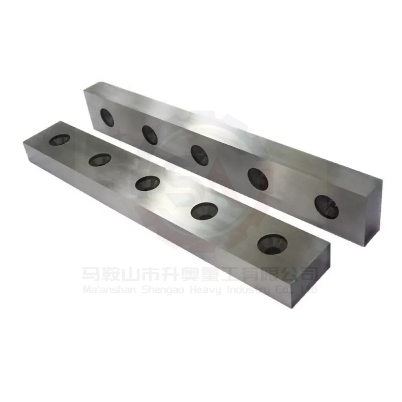 Crusher Blade – Custom Size, Sharp & Affordable for Wood, Plastic, Film, Scrap Metal & Tires